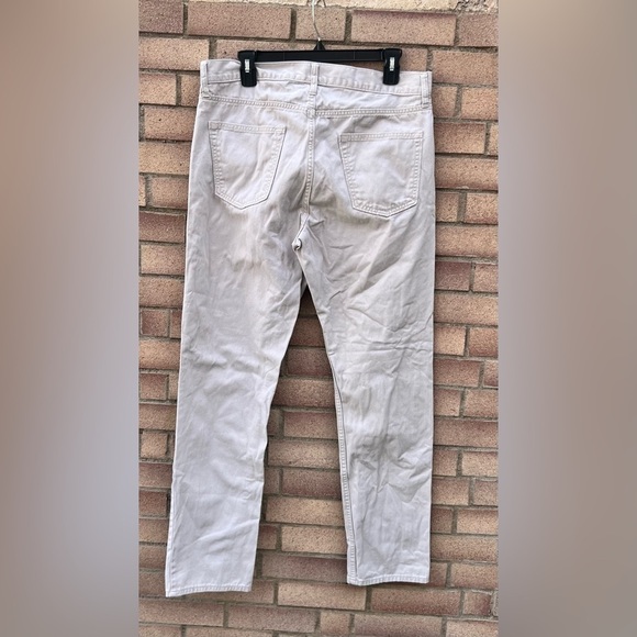 Old Navy slim size 34 x 32 jeans - Picture 2 of 6